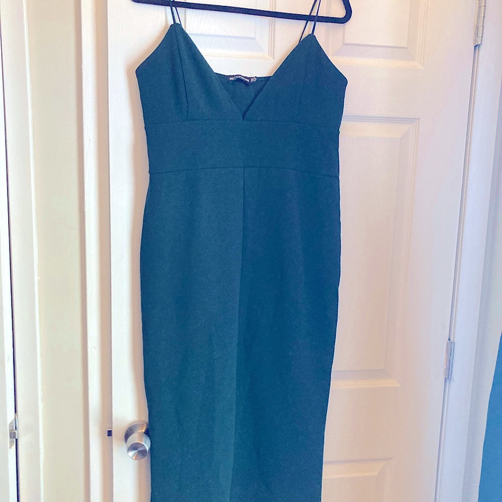 This is a a beautiful dark hunter green knee length front split dress.